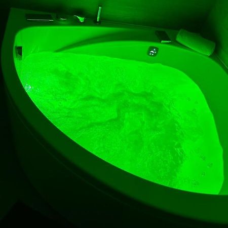 Luxury Apartment With Jacuzzi 圣地亚哥－德孔波斯特拉 外观 照片