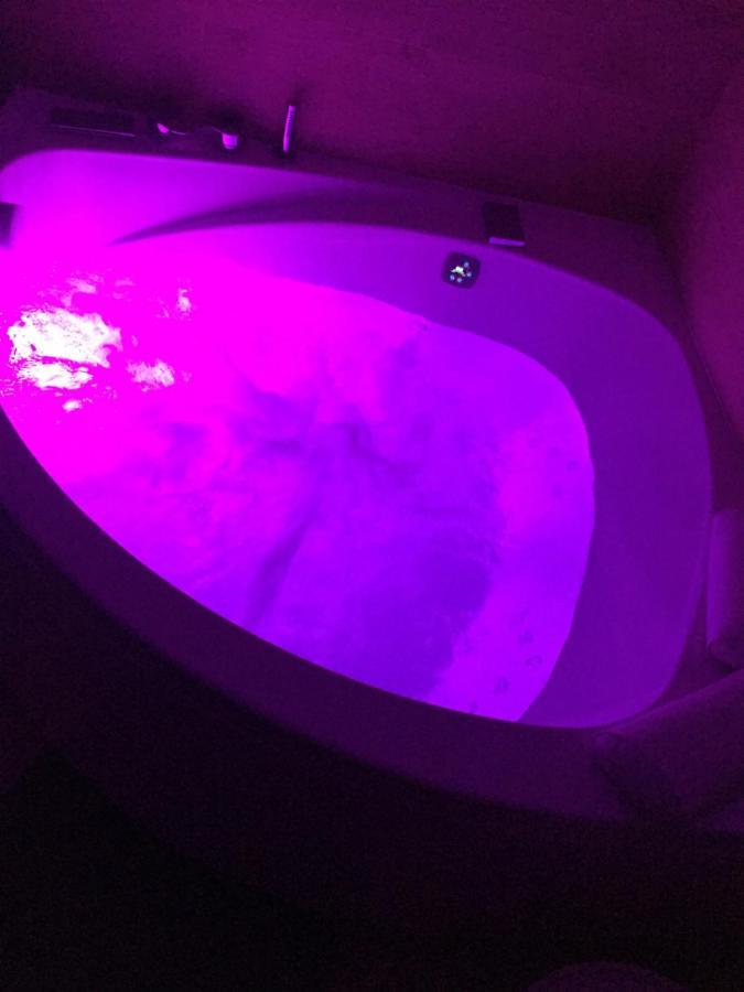 Luxury Apartment With Jacuzzi 圣地亚哥－德孔波斯特拉 外观 照片