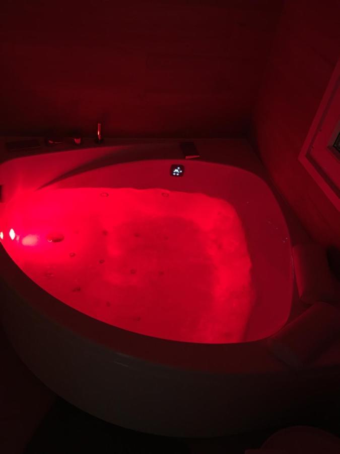 Luxury Apartment With Jacuzzi 圣地亚哥－德孔波斯特拉 外观 照片