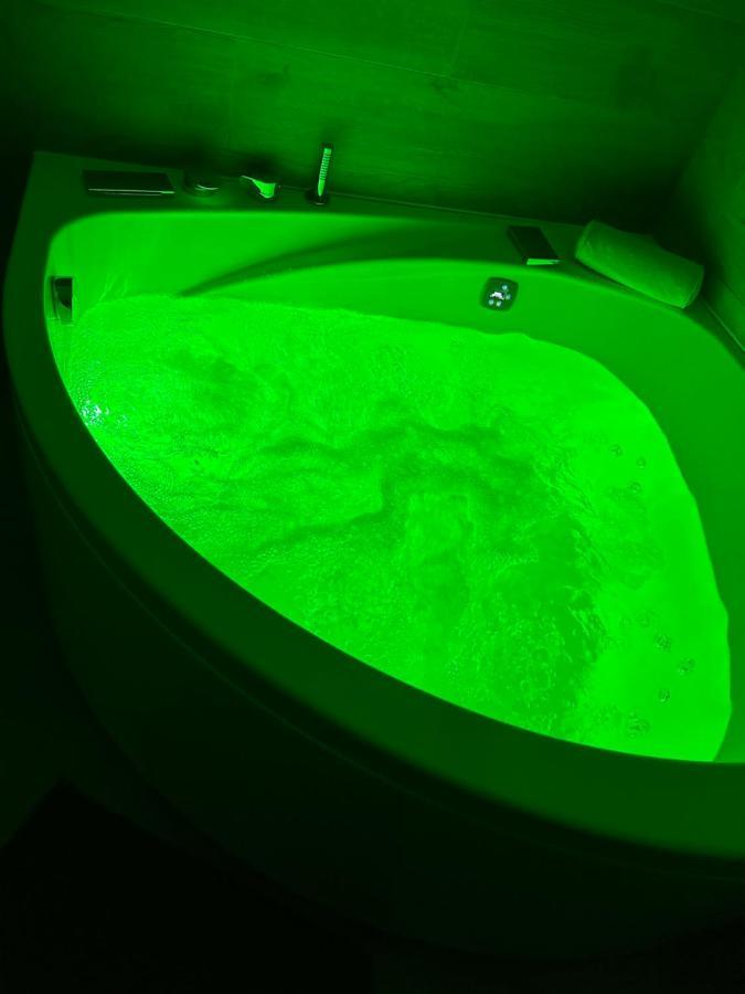 Luxury Apartment With Jacuzzi 圣地亚哥－德孔波斯特拉 外观 照片