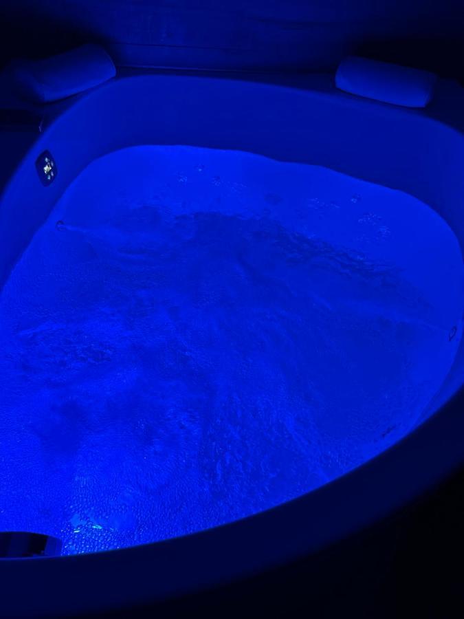 Luxury Apartment With Jacuzzi 圣地亚哥－德孔波斯特拉 外观 照片